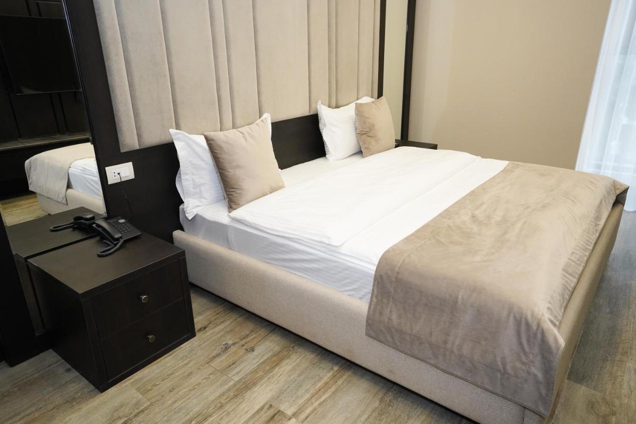 Soho Apart Hotel Yerevan Bagian luar foto