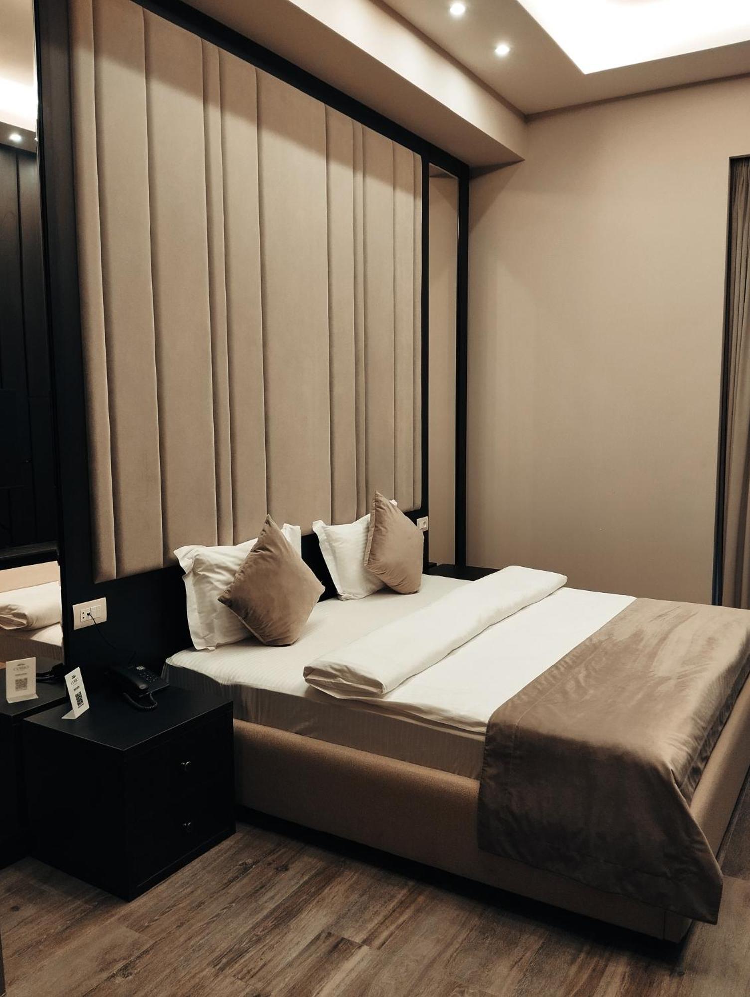 Soho Apart Hotel Yerevan Bagian luar foto